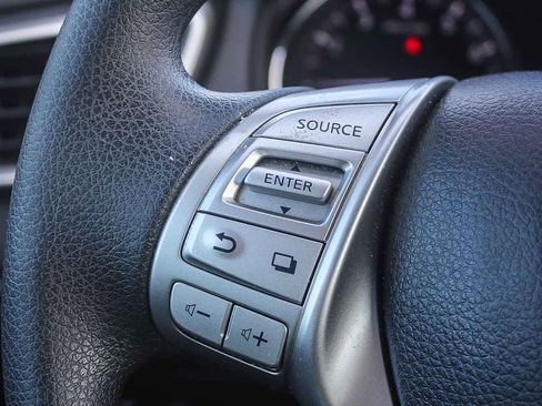 Used 2016 Nissan Rogue SV w/ SV Premium Package image 32