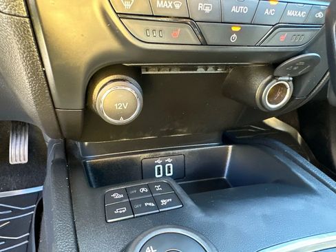 Used 2019 Ford Ranger Lariat w/ Black Appearance Package image 24