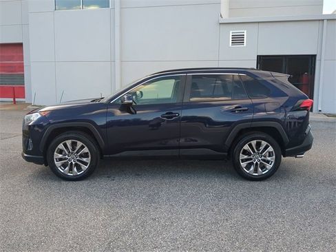Used 2019 Toyota RAV4 XLE Premium image 7