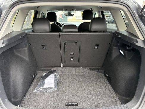 Certified 2024 Volkswagen Taos SE w/ Black Wheel Package FWD image 28