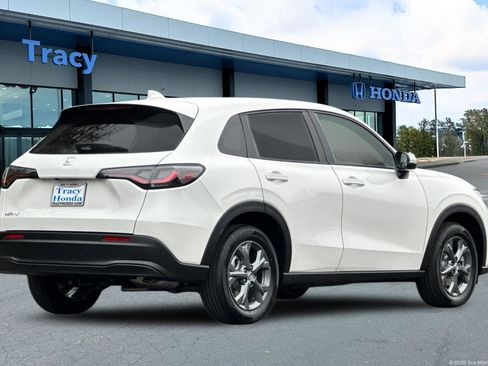 New 2026 Honda HR-V LX image 4