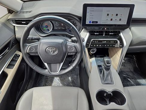 Used 2023 Toyota Venza XLE AWD/4WD image 18
