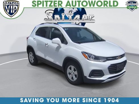 Used 2019 Chevrolet Trax LT w/ LT Convenience Package FWD image 2