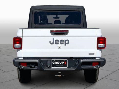 Used 2022 Jeep Gladiator Overland w/ Trailer Tow Package AWD/4WD image 5