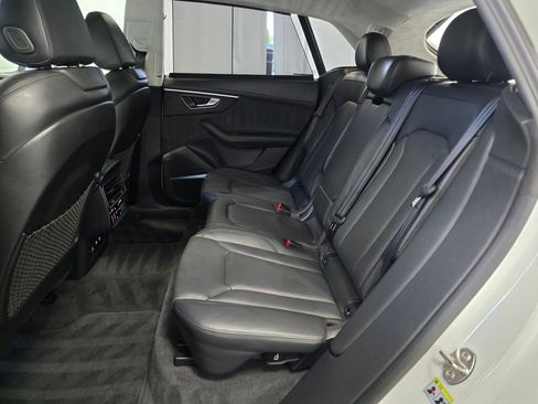 Used 2021 Audi Q8 Prestige w/ Prestige Package image 19