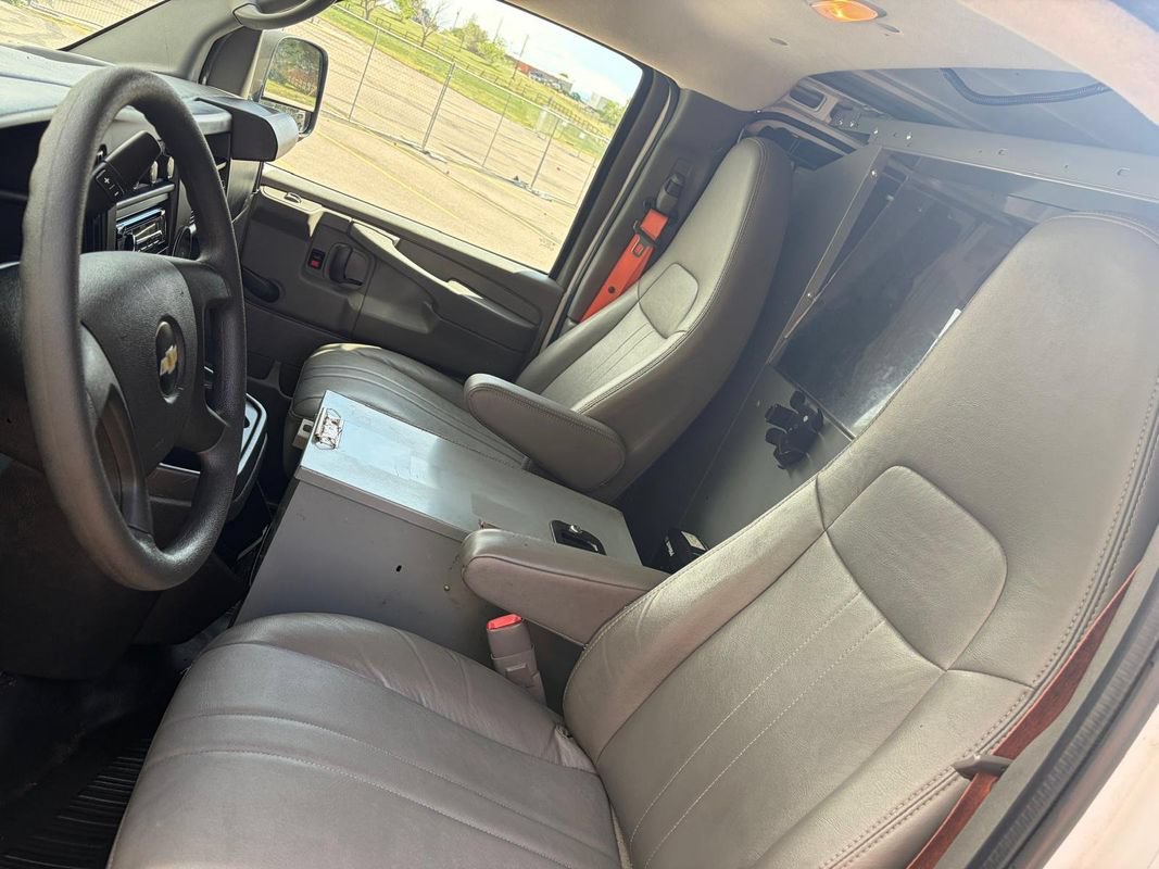 Used 2013 Chevrolet Express 2500 RWD image 14