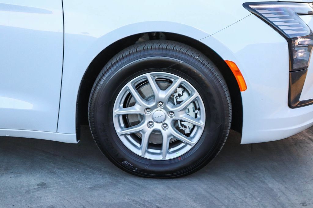 New 2027 Chrysler Pacifica Select FWD image 11