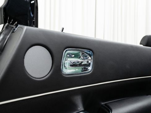 Used 2017 Rolls-Royce Dawn RWD image 40