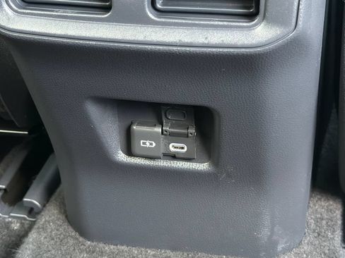 Used 2025 Toyota RAV4 XLE AWD/4WD image 18
