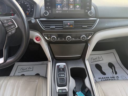 Used 2018 Honda Accord Touring image 11