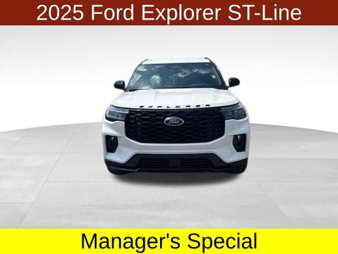 Used 2025 Ford Explorer ST-Line w/ ST-Line Street Pack AWD/4WD image 2