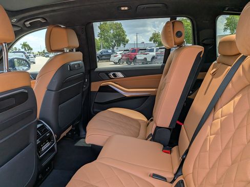 Used 2026 BMW X7 xDrive40i w/ M Sport Package AWD/4WD image 15