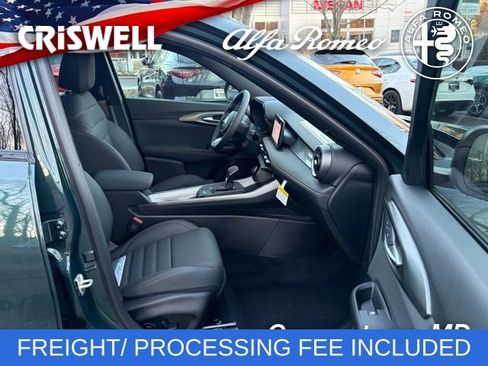 New 2026 Alfa Romeo Tonale w/ Black Premium Package image 37