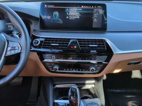 Certified 2023 BMW 530e image 30