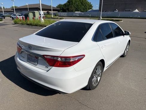 Used 2017 Toyota Camry SE FWD image 5