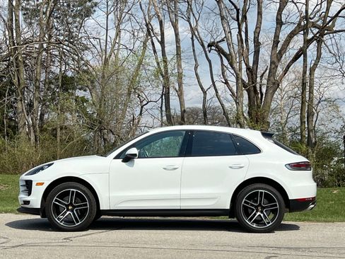 Certified 2020 Porsche Macan image 2