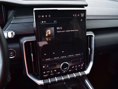 Used 2025 GMC Acadia Elevation image 42