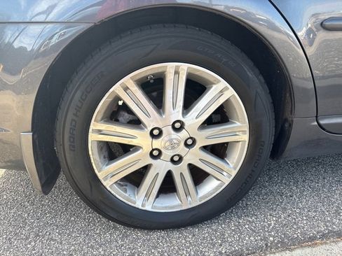 Used 2010 Toyota Avalon Limited image 9