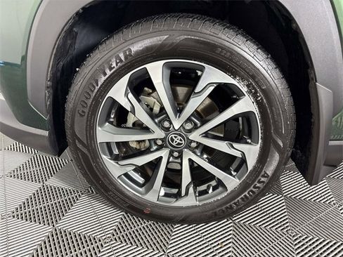 Used 2024 Toyota Corolla Cross XLE image 29