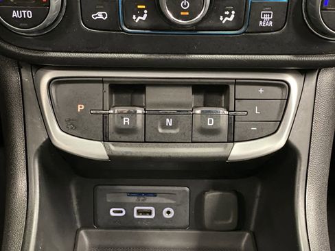 Used 2023 GMC Terrain SLT image 27