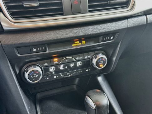 Used 2018 MAZDA MAZDA3 Touring FWD image 24
