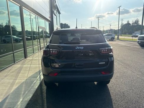 Used 2022 Jeep Compass Latitude w/ Convenience Group AWD/4WD image 4