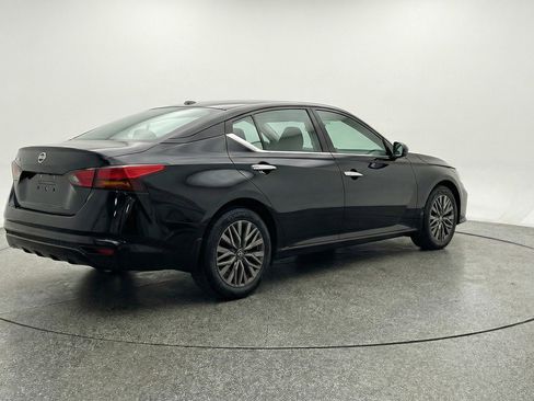 Used 2025 Nissan Altima 2.5 SV image 7