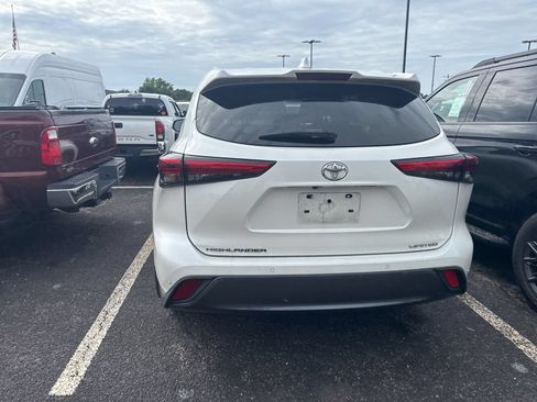Used 2020 Toyota Highlander Limited FWD image 6