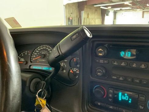 Used 2007 GMC Sierra 2500 SLE w/ Heavy-Duty Power Package AWD/4WD image 17