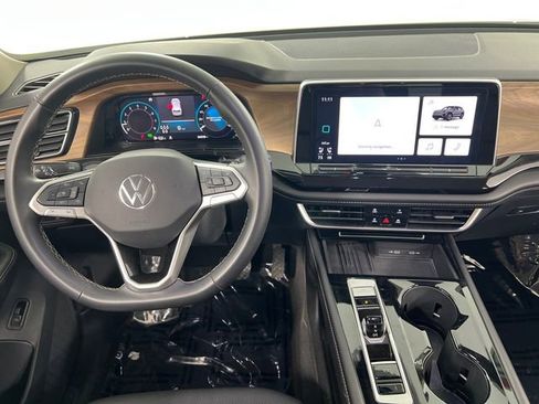 Used 2025 Volkswagen Atlas SE AWD/4WD image 9
