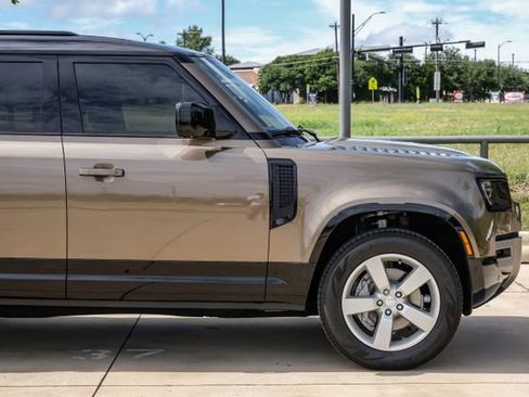 Used 2025 Land Rover Defender 110 X-Dynamic SE AWD/4WD image 10