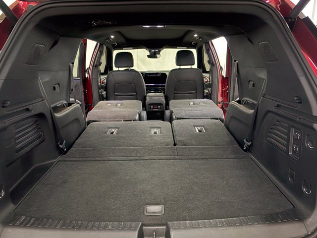 Used 2025 Chevrolet Traverse RS AWD/4WD image 13