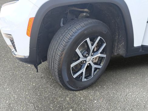 Certified 2023 Jeep Grand Cherokee L Limited AWD/4WD image 33