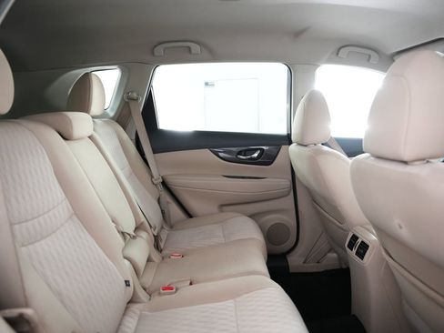 Used 2018 Nissan Rogue SV image 39