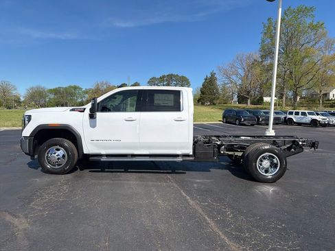 New 2026 GMC Sierra 3500 SLE w/ SLE Convenience Package AWD/4WD image 8