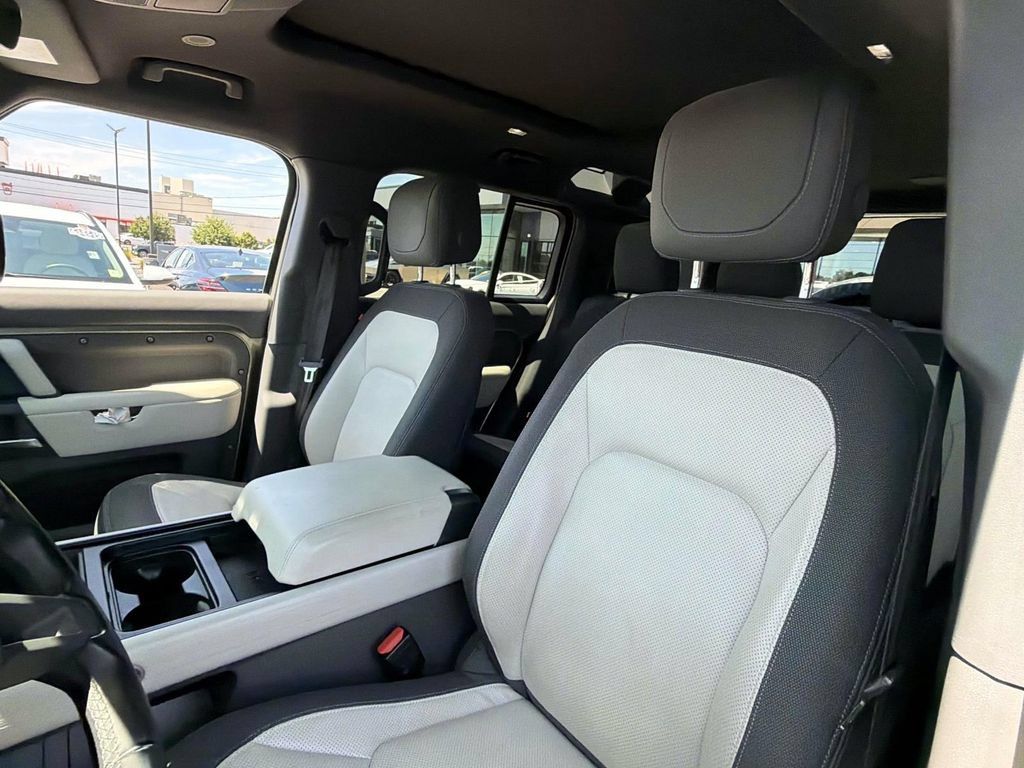 Used 2023 Land Rover Defender 110 X-Dynamic SE AWD/4WD image 11