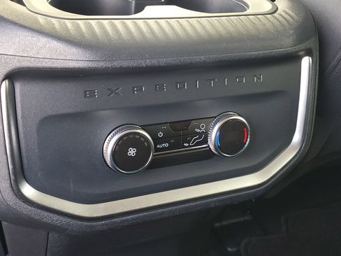 Used 2025 Ford Expedition Active AWD/4WD image 15