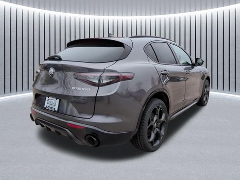 Used 2024 Alfa Romeo Stelvio Veloce image 8