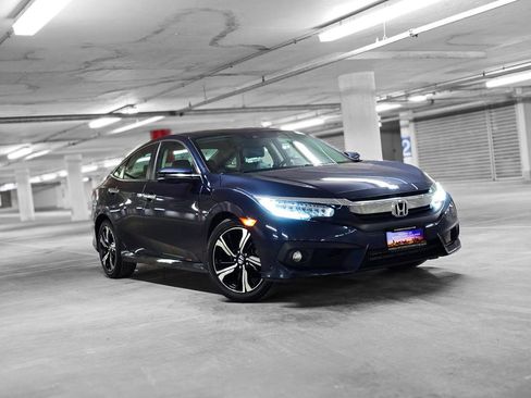 Used 2016 Honda Civic Touring image 4