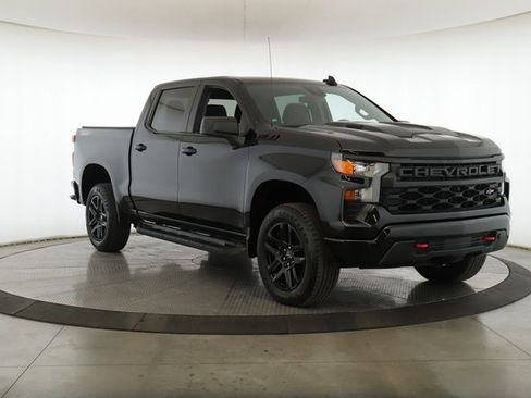 Used 2023 Chevrolet Silverado 1500 Custom Trail Boss w/ LPO, Dark Essentials Package image 2