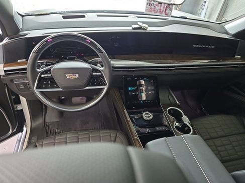Certified 2025 Cadillac Escalade ESV Sport Platinum AWD/4WD image 16