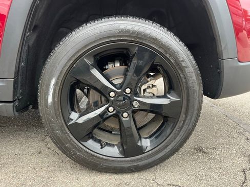 Used 2023 Jeep Grand Cherokee Altitude image 8