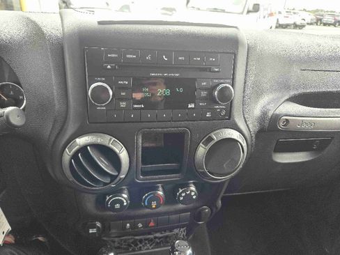 Used 2016 Jeep Wrangler Unlimited Sport w/ Connectivity Group image 15