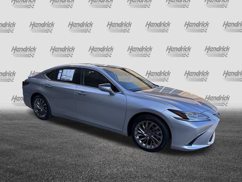 New 2025 Lexus ES 350 Ultra Luxury image 2