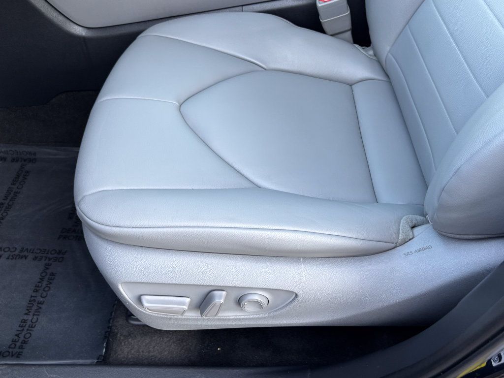 Used 2023 Toyota Highlander XLE AWD/4WD image 19