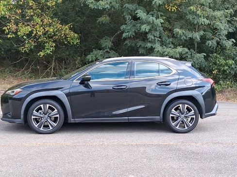 Used 2019 Lexus UX 200 w/ Accessory Package FWD image 2