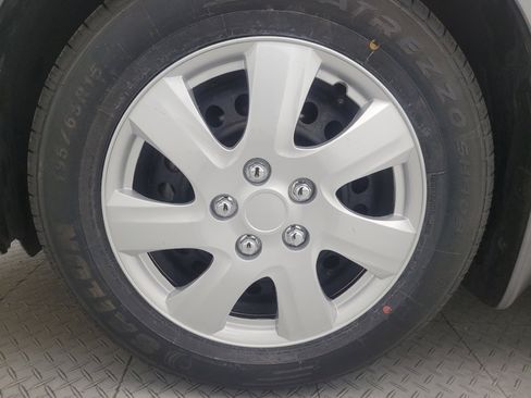 Used 2024 Nissan Versa S w/ Trunk Package image 31