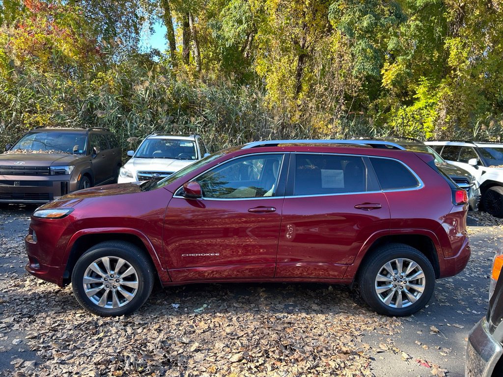 Used 2017 Jeep Cherokee Overland AWD/4WD image 7