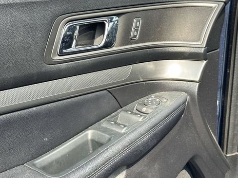 Used 2018 Ford Explorer XLT w/ Equipment Group 201A FWD image 13