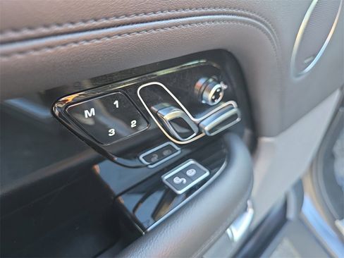 Used 2020 Land Rover Range Rover image 17